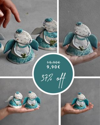 🕊️✨ Výrobok týždňa 9.12 – 15.12 Anjel stojaci S – v tyrkysovej glazúre, s jemnými odtlačkami prírody a srdiečkom v rukách...